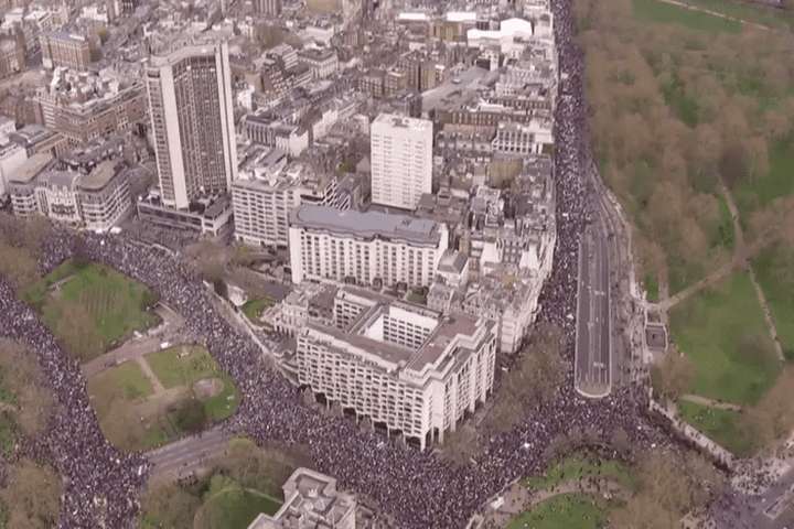 Þúsundir mótmæla í London