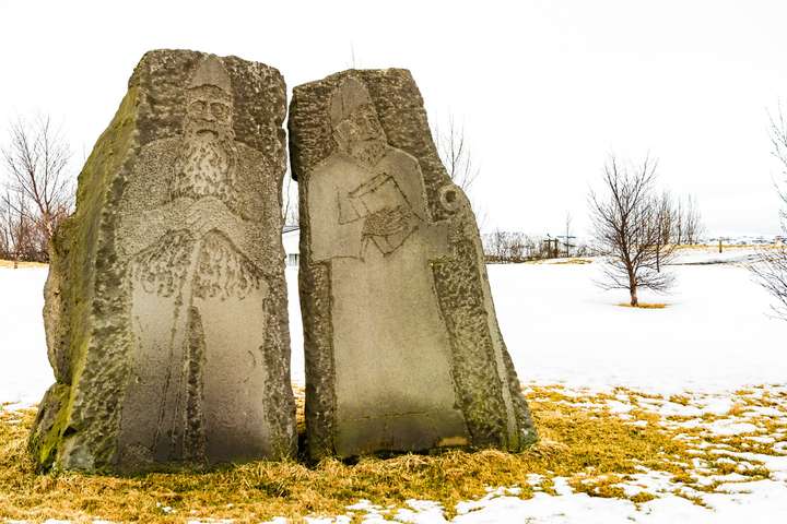 Prestur fíflaði heitmey biskups og móður – Fékk að finna til tevatnsins hjá bræðrum biskups