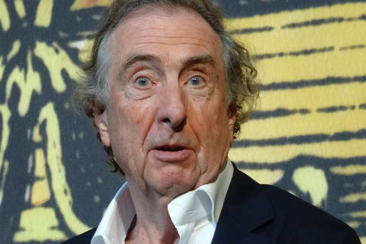 Eric Idle um það hvað Bandaríkin fundu upp: „Fjöldaskotárásir í skólum…?“