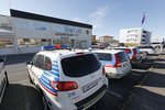 Próflaus kona og farþegi með dóp