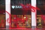 Stuðningsmenn Palestínu skvettu rauðri málningu á fjölda Barclays-banka