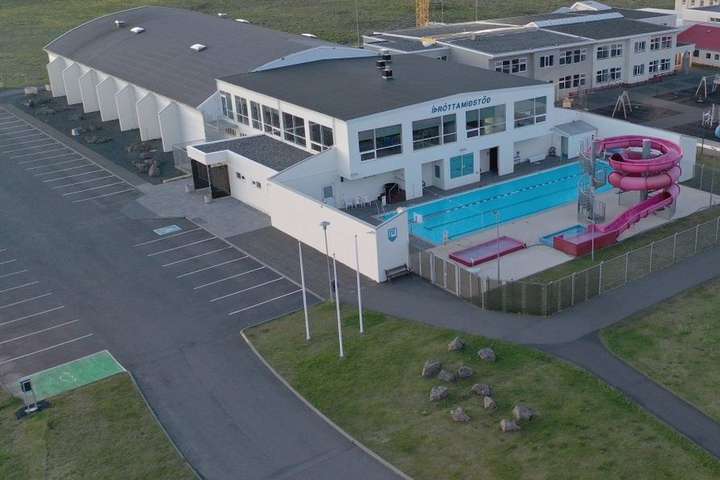 Slökkviliðsmaður hrapaði í Garði