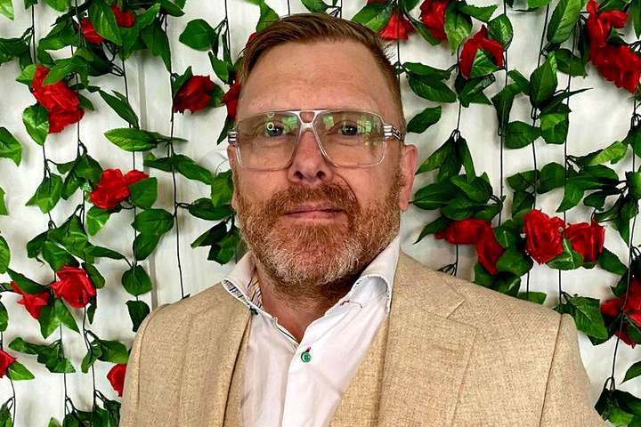 Jón Gnarr spyr RÚV: „Eru til hófsamir nasistar?“