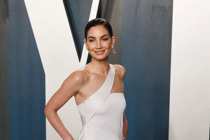 Lily Aldridge svarar gagnrýninni: „Ég elska tennurnar mínar“