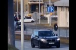 Risastór hjólbarði rúllaði niður Kringlumýrarbraut – MYNDBAND
