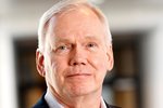 Hannes Hólmsteinn segir innviðina vera að springa: „Ekki þverfótað fyrir útlendingum á biðstofunni“