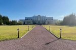 Ýmislegt áhugavert fannst í villu Prigozhin – Peningabúnt, sleggja og laglegt hárkollusafn