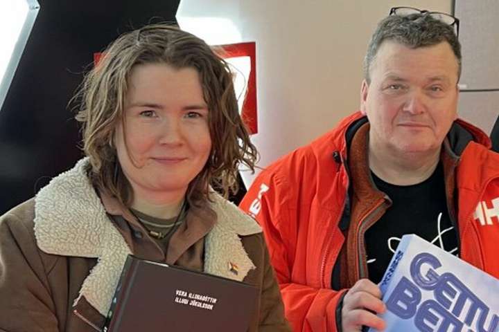 Illugi með þrjár bækur og tvö spil í jólaflóðinu: „Mér finnst gaman á jólum“