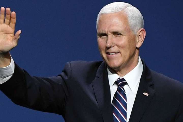 Mike Pence sagður vilja heimsækja Ísland