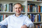 President Jóhannesson sings: „Eurovision is a travelling circus with a huge tent“