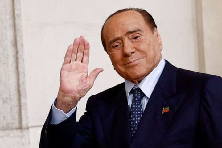Berlusconi hefur yfirgefið bygginguna