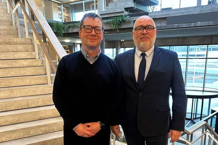 Örn ver bækur landsins – Jódísi hafnað