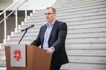 Gísli prófessor krafinn um 233 milljónir- Sigrún kærir hann fyrir svik og fær kyrrsetningu á eigum