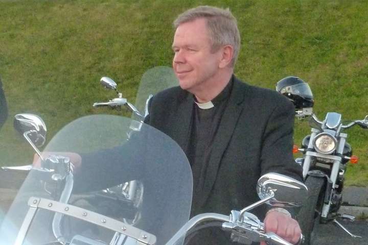 Ævareiður prestur í Skálholti