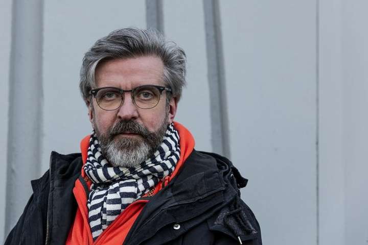Gervigreindin stingur upp á skrítnum hlut handa Gunnari Smára: „Ég ætla að sofa á þessu“