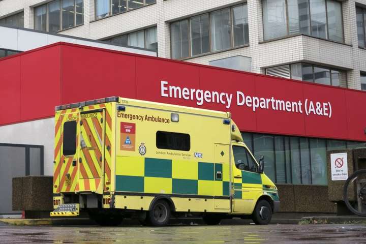 Sex vikna barn yngsta fórnarlamb Covid-19 í Englandi