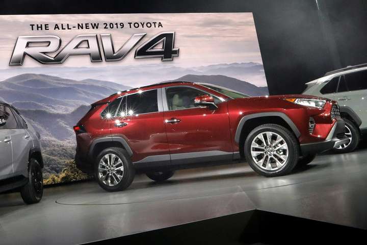 30 Toyota RAV4 innkallaðir