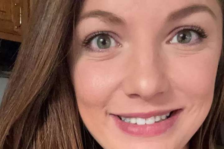 Kennari ákærður eftir að upp komst um ástarsamband milli hennar og nemanda