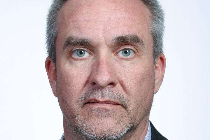 Ofbeldisdómur hefur engin áhrif á stjórnarsetu