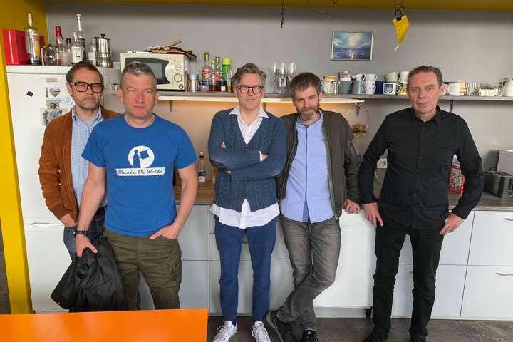 Plötuverslanir halda tónlistarveislu til að bregðast við áhrifum COVID-19