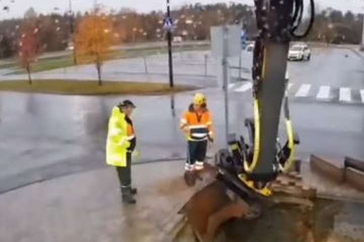 Nákvæmnasti gröfustarfsmaður heims?:„Eintóm gleði að horfa á. Ég vildi að myndskeiðið væri lengra!“