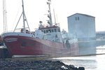 Harmleikur við Njarðvíkurhöfn – Enn logar í bátnum