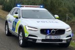 Unglingar stóðu í topplúgu bifreiðar sem var á ferð