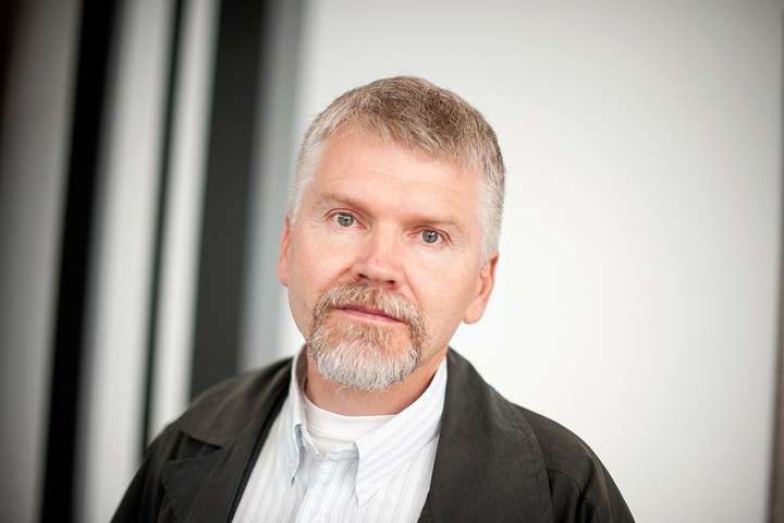 Tilnefndur meðal 8 bestu rithöfunda í heimi – „Hefur ekki staðið á torgum og kallað eftir hrósi“