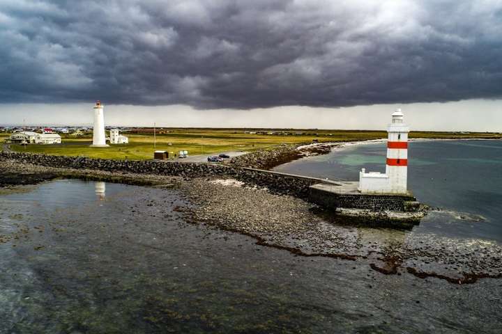 Strandveiðimaður bjargaði öðrum er bátur hans sökk norðvestur af Garðskaga