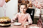 Rósgyllt og glitrandi veisluborð og gómsætar veitingar