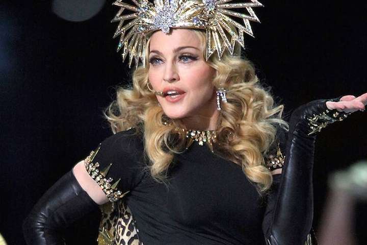 Umdeilt myndband Madonnu á að vekja fólk til umhugsunar um skotárásir