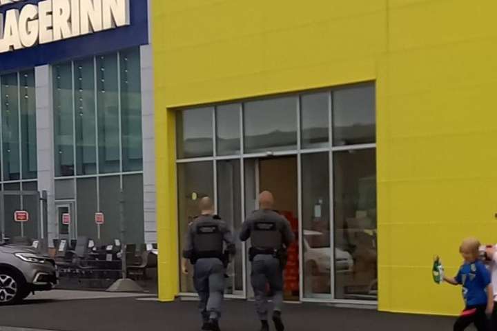 Með skammbyssur í Krónunni: „Vopn eiga ekki heima á almannafæri – Við viljum vera vopnlaust land“