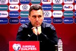 Arnar Þór Viðarsson rekinn