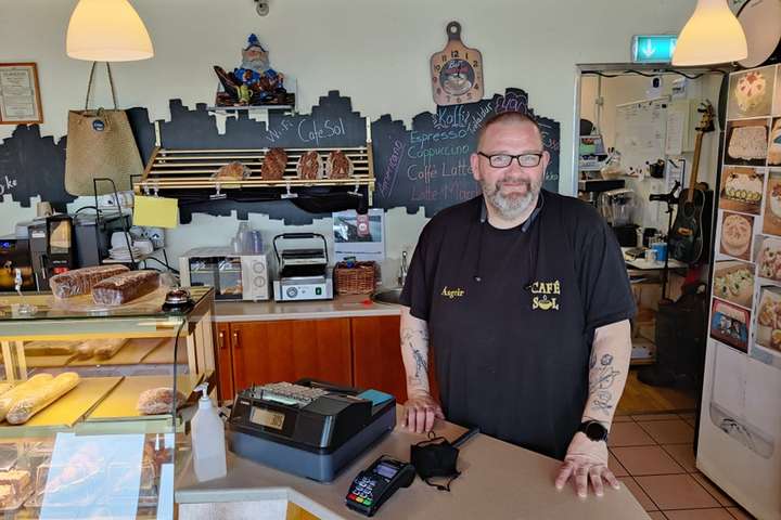 Ásgeir söng sig í gegnum faraldurinn: „Daginn eftir áttum við hjónin bakarí“.
