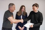 Skora á fjölmiðlafyrirtæki að hagræða ekki í launum