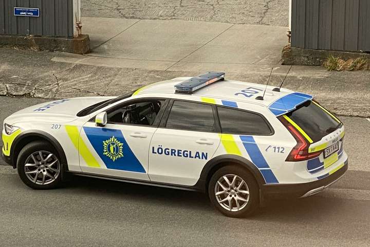 Fimm í fangaklefa