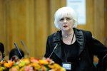 Jóhanna Sigurðardóttir gáttuð og segir umræðu þingmanna vitlausa, öfgafulla og engum til sóma