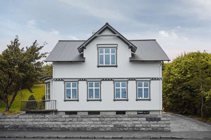 Embættismannahús við tjörnina endurgert