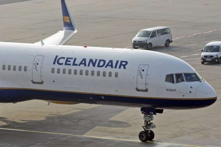 Standa ennþá í samningaviðræðum við flugvélaleigusala, færsluhirði og Boeing