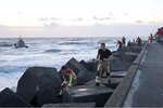 Leita að 19 ára stúlku sem hvarf í sjósundi – Vinir hennar alblóðugir eftir björgunartilraunir