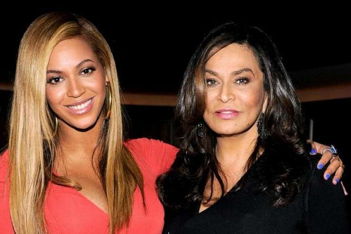 Móðir Beyoncé skilin