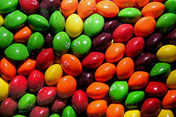 Höfðar mál á hendur framleiðanda Skittles – Segir sælgætið eitrað og óhæft til neyslu