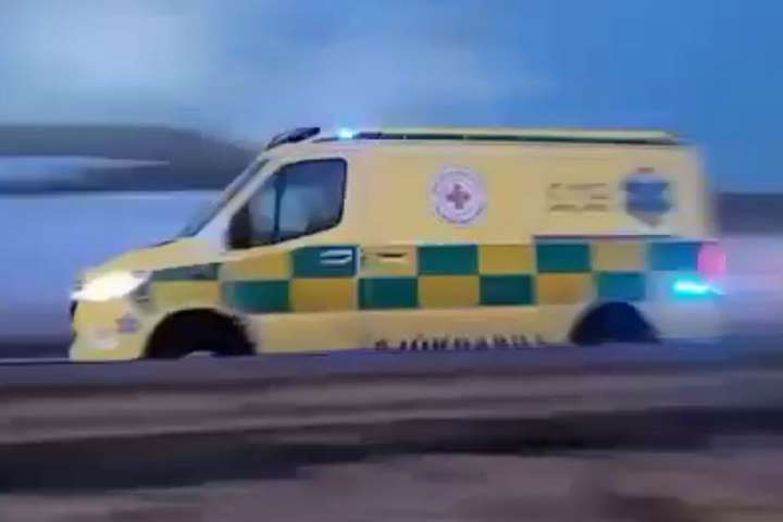 Fólksbíll og vörubíll skullu saman í Hafnarfirði í morgun