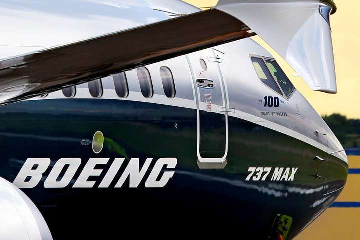 Max vandinn heggur í flugbrúna