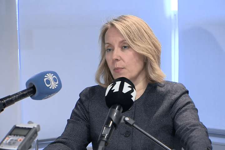 Varnir Sjálfstæðisflokksins féllu hver af annarri