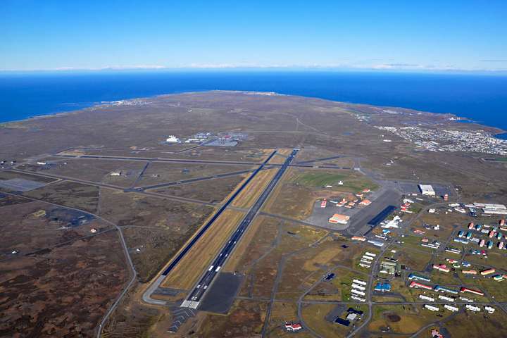 Flugvél nauðlenti við Keflavíkurflugvöll