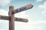 Ríkisútvarp á villigötum: Stöðugar endursýningar og froða