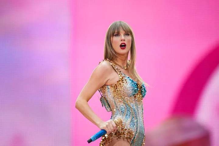 Taylor Swift lék á ljósmyndara á veitingastað – MYNDBAND