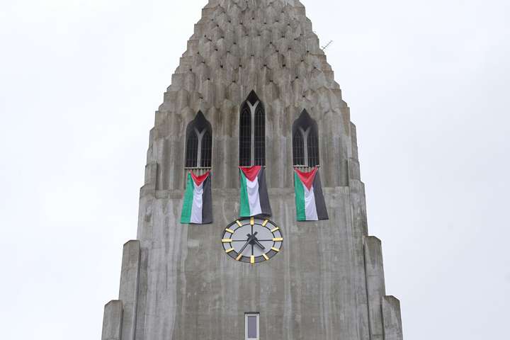 Hengdu fána Palestínu upp í gluggum Hallgrímskirkju: „Framferði íslenskra stjórnvalda ógeðfellt“