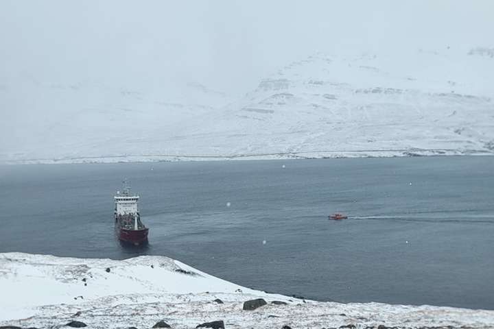Dularfullt strand við Fáskrúðsfjörð – Tók skyndilega 100 gráðu beygju í átt að landi